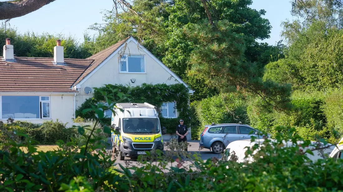 Die prominente Brexit-Befürworterin war tot in ihrem Haus gefunden worden. Ihre Leiche wies schwere Verletzungen auf.  - Bild: Matt Keeble/PA Wire/dpa