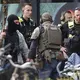 Schusswaffen kamen beim Zugriff nicht zum Einsatz. - Bild: Carsten Koall/dpa