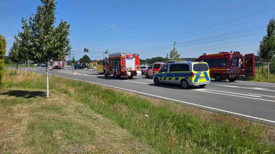 FW Datteln: Verkehrsunfall und Sprengung eines Kampfmittelfundes fordern Feuerwehr Datteln - Bild: presseportal.de