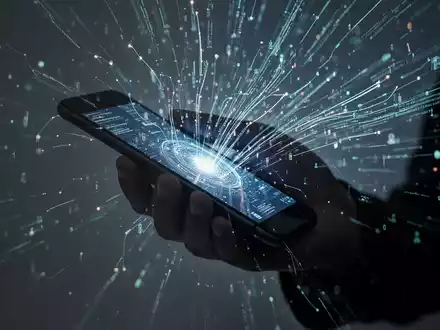 Eine schattenhafte Hand hält ein Smartphone, aus dem digitale Datenströme strömen, was Datenschutz- und Sicherheitsbedenken symbolisiert. - Foto: über boerse-global.de