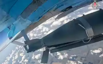 Das russische Militär wirft die Gleitbomben vom Flugzeug aus ab. (Archivbild) - Foto: Uncredited/Rusian Defense Ministry Press Service/AP/dpa