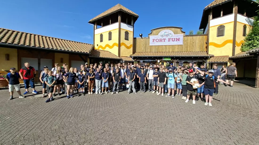 FW-OE: Jugendfeuerwehr der Gemeinde Kirchhundem erlebt unvergesslichen Tag im Fort Fun - Bild: presseportal.de