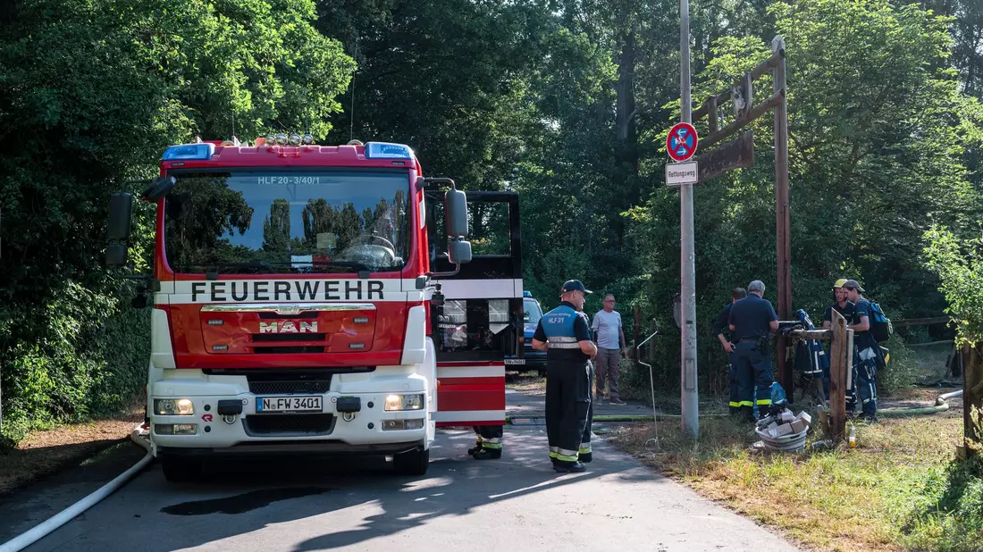 Rund 300 Menschen waren beim Brand in Nürnberg im Einsatz. - Bild: dvo/dpa