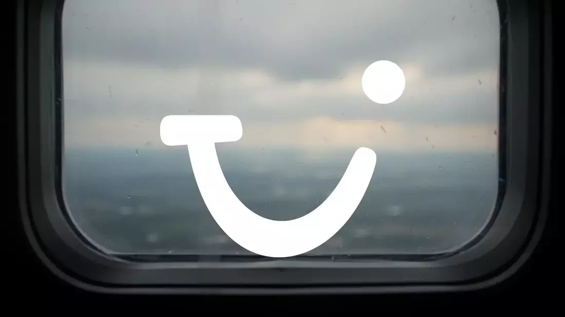 TUI Stock Struggles Near €8 Barrier Amid Cost Cuts, Analyst Upgrade, and Record Complaints