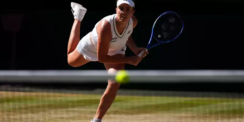 Linda Noskova feiert in Wimbledon ihren ersten Grand-Slam-Titel. - Foto: Mike Egerton/PA Wire/dpa