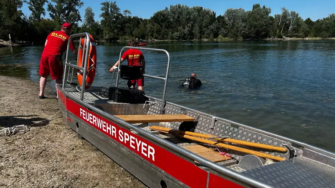 FW Speyer: Badeunfall im Binsfeld - Suche nach vermisster Person nach mehreren Stunden ergebnislos abgebrochen - Bild: presseportal.de