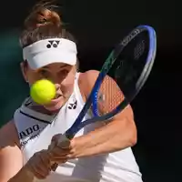 Linda Noskova feiert ihren ersten Grand-Slam-Titel. - Foto: Dave Shopland/AP/dpa