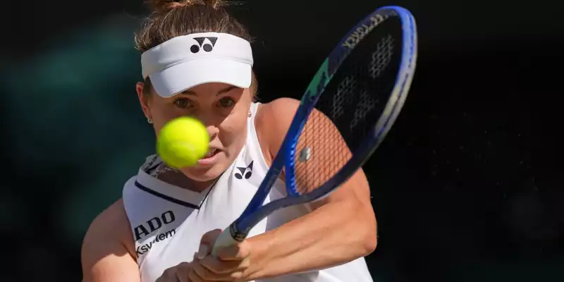 Linda Noskova feiert ihren ersten Grand-Slam-Titel. - Foto: Dave Shopland/AP/dpa