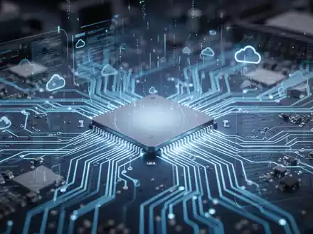 Leuchtend blaue Leiterplatte mit transparentem digitalem Interface, Datenströme und Cloud-Symbole, Windows 11-Wiederherstellung. - Foto: über boerse-global.de