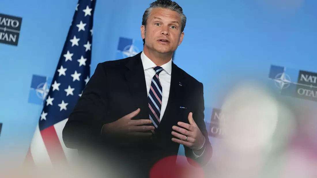 US-Verteidigungsminister Pete Hegseth wirft dem Iran einen Fehler vor. (Archivbild) - Bild: Virginia Mayo/AP/dpa