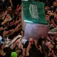 Irans Führung schwört Rache nach der Chamenei-Bestattung. (Archivbild) - Bild: Khalil Hamra/AP/dpa