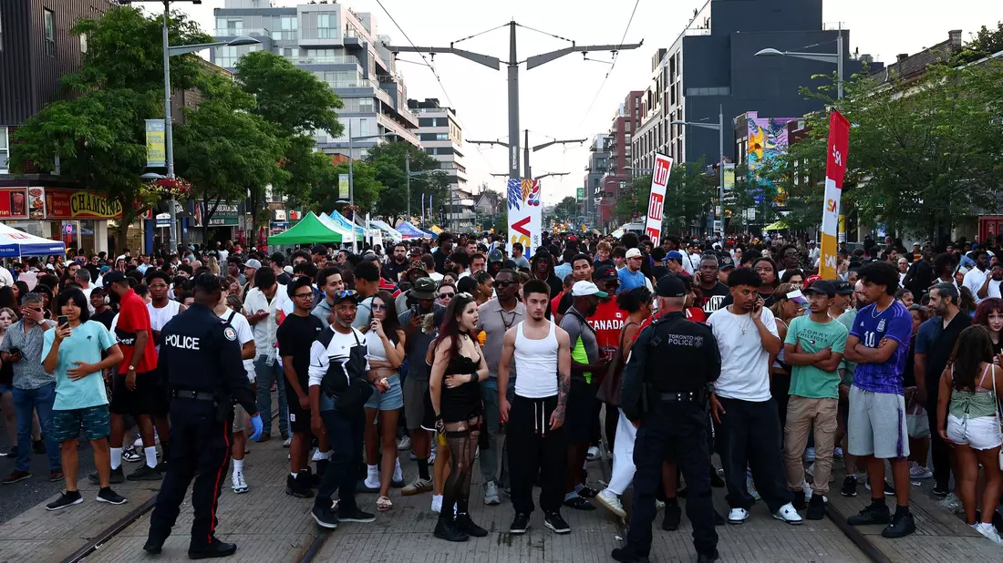 Die Menschen feierten auf der Straße.  - Bild: Keito Newman/The Canadian Press/AP/dpa