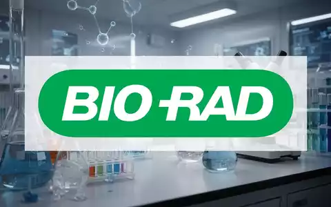 Eine sterile, futuristische Laborumgebung mit wissenschaftlicher Ausrüstung, die Präzision und Innovation im Biotechnologiesektor suggeriert. - Foto: über boerse-global.de