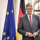 Der Minister stellt die Fahrgäste auf einen langen Weg ein, bis sich die Zuverlässigkeit bei der Bahn wieder bessert. - Bild: Michael Ukas/dpa