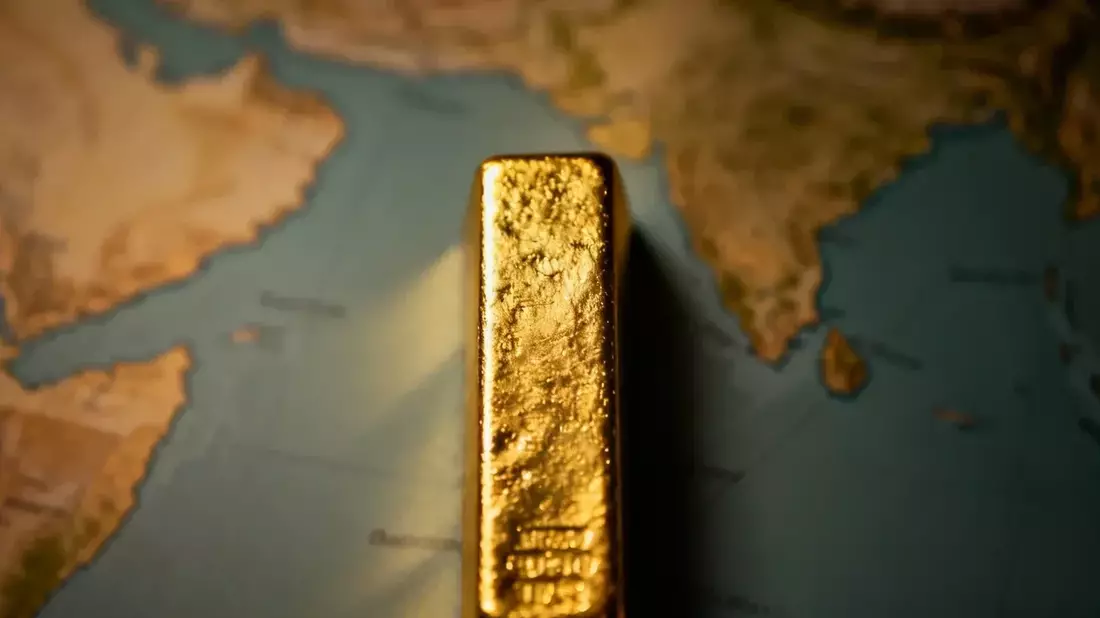 Gold Price Trapped at $4,127: Central Bank Buying vs ETF Exodus