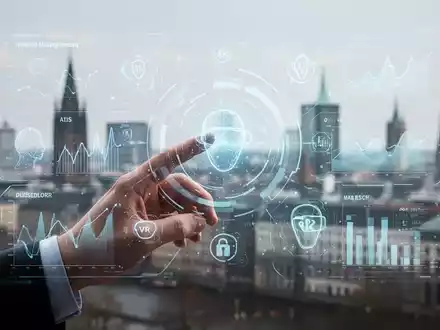 Eine Hand interagiert mit einer holografischen Oberfläche, die Gesundheitsdaten, KI-Symbole und VR-Elemente anzeigt, mit Düsseldorfer Skyline im Hintergrund. - Foto: über boerse-global.de