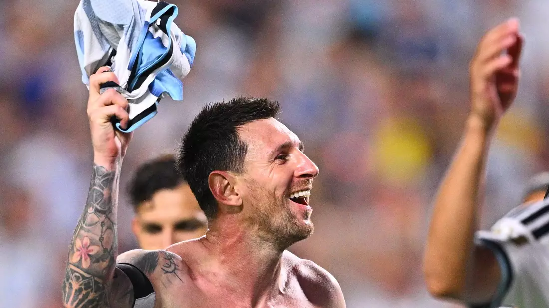 Auch ohne eigenes Tor überglücklich: Lionel Messi. - Bild: Tom Weller/dpa