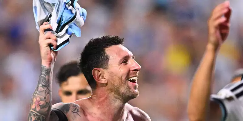 Auch ohne eigenes Tor überglücklich: Lionel Messi. - Foto: Tom Weller/dpa