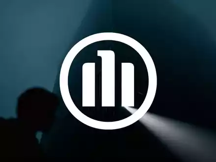 Dunkle, atmosphärische Szene, die Unsicherheit im Finanzsektor darstellt, mit einem langsam bewegenden Lichtstrahl durch die Dunkelheit. - Foto: über boerse-global.de