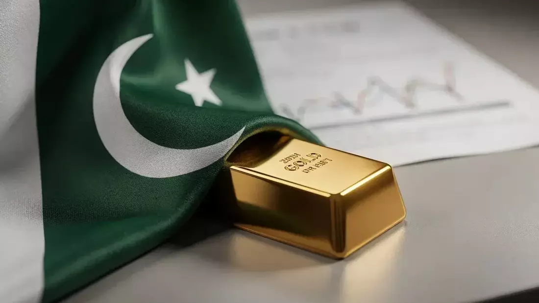 Gold Stuck Between Iran Strait Closure and Fed Hawkish Shift