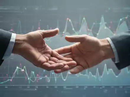Eine Hand reicht einer anderen Hand entgegen, um Unterstützung und Verbindung zu symbolisieren, vor einem unscharfen Hintergrund. - Foto: über boerse-global.de