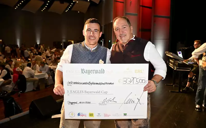 3. EAGLES Bayerwald Cup in Deggendorf sammelt 331.500 Euro für den guten Zweck - Foto: presseportal.de