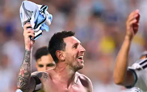 Auch ohne eigenes Tor überglücklich: Lionel Messi. - Foto: Tom Weller/dpa