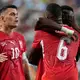 Breel Embolo musste nach seinem Platzverweis getröstet werden. - Bild: Ashley Landis/AP/dpa