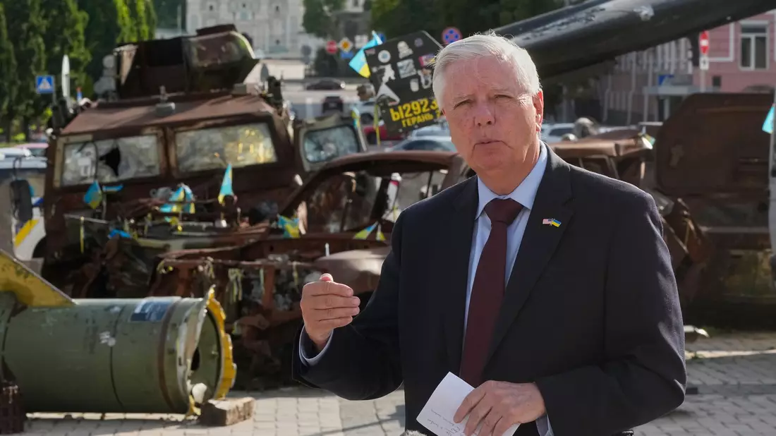 Graham war am Freitag noch in Kiew, wo er auch Präsident Selenskyj traf. (Archivbild) - Bild: Efrem Lukatsky/AP/dpa