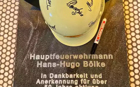 FW Weinheim: Ein halbes Jahrhundert im Dienst für die Gemeinschaft. Feuerwehr Weinheim verabschiedet Hans-Hugo Bölke aus dem aktiven Einsatzdienst - Foto: presseportal.de