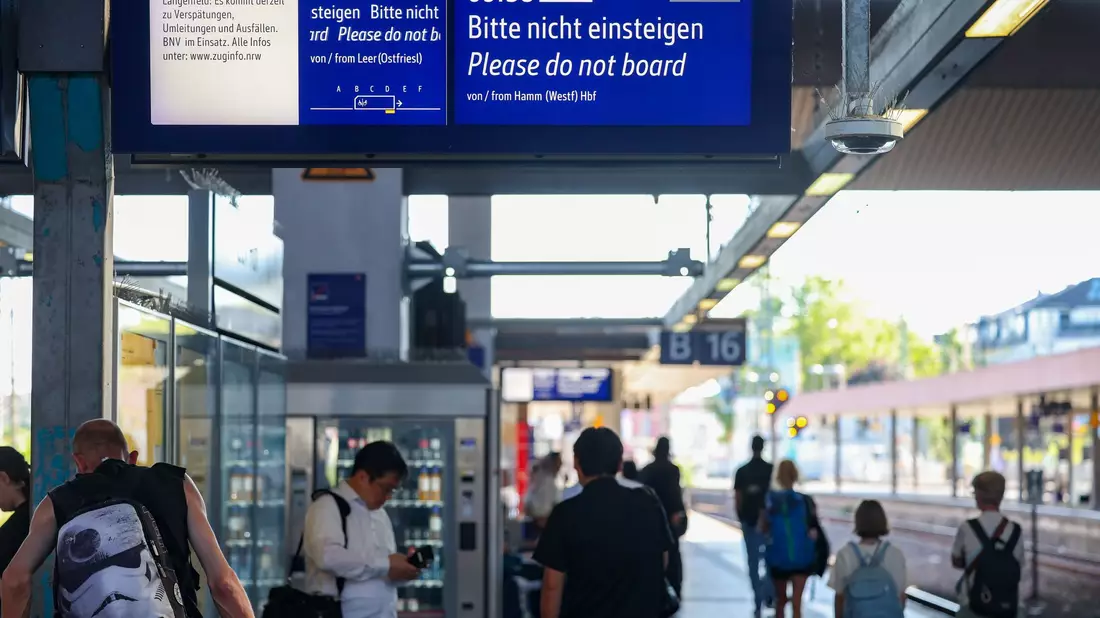 Die Bahnstrecke Düsseldorf - Köln ist eine zentrale Verbindung in NRW. - Bild: Christoph Reichwein/dpa