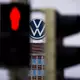 Weltweit verkaufte der Konzern aus Wolfsburg im zweiten Quartal 2,08 Millionen Autos. (Archivbild) - Bild: Moritz Frankenberg/dpa