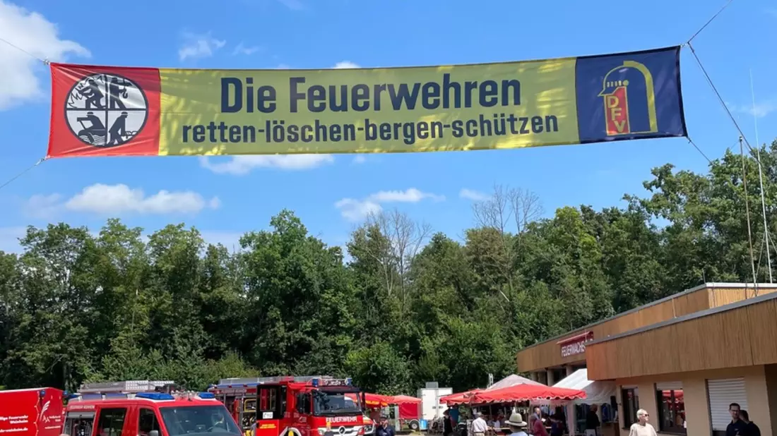 FW Weinheim: Tag der offenen Tür in der Feuerwache Süd - Weinheimer Feuerwehr erleben, Menschen kennenlernen und Ehrenamt entdecken. - Bild: presseportal.de