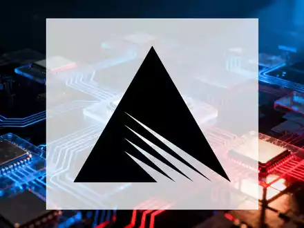 Abstrakte Darstellung der Halbleiterindustrie mit leuchtenden Schaltkreisen und Mikrochips, die Innovation symbolisieren, aber auch Unsicherheit und Meinungsverschiedenheiten. - Foto: über boerse-global.de