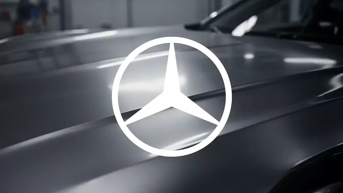 Mercedes-Benz 8% Dividend Yield Masks 28% Stock Plunge Amid Cost Cuts and China Slump