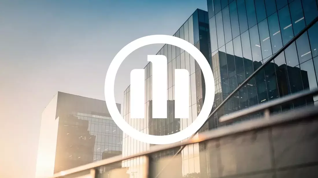 Allianz Shares Near 52-Week High Amid Overbought RSI Warning and AI Push