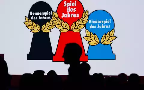 In Berlin sind die Auszeichnungen für das «Spiel des Jahres» in drei Kategorien vergeben worden.  - Foto: Carsten Koall/dpa