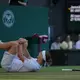 Ein Schreckmoment: Zverev stürzte im dritten Satz. - Bild: Kin Cheung/AP/dpa