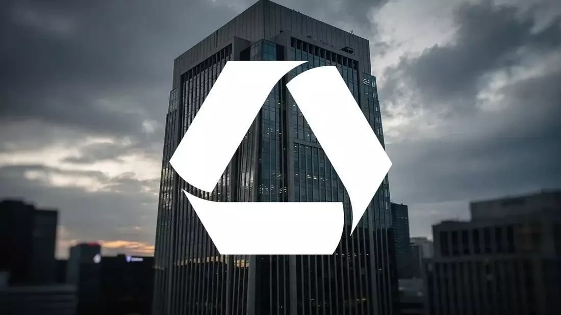 Commerzbank Stock Nears Decade High as ECB, UniCredit Tug-of-War Intensifies