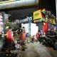 Das Feuer brach gegen Mitternacht aus. - Bild: Sakchai Lalit/AP/dpa