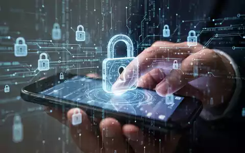 Eine stilisierte Darstellung von Datenströmen und Sicherheitsschlössern über einem Smartphone, das Datenschutz und Überwachung symbolisiert. - Foto: über boerse-global.de