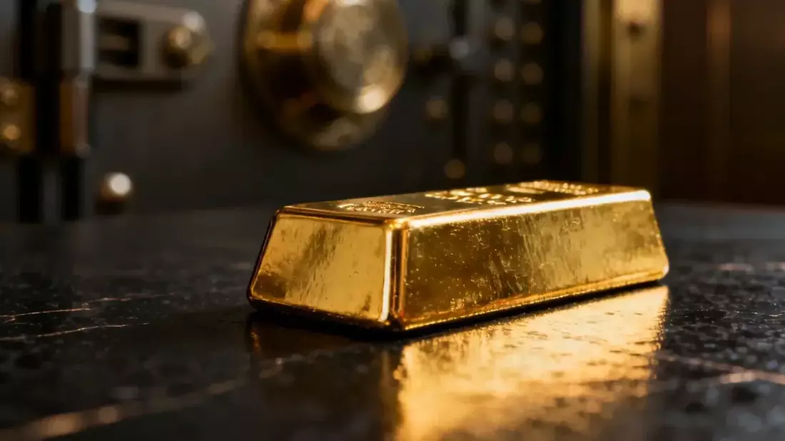 Gold Near $4,100: Central Bank Buying vs Fed Hawkishness