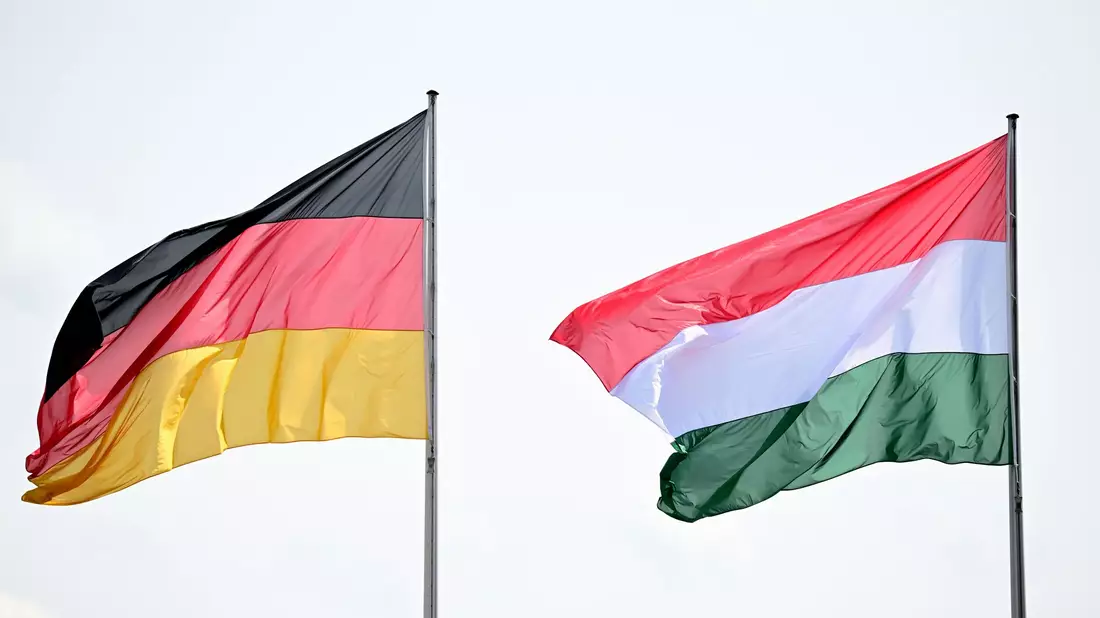 Deutsche Autobauer und Zulieferer sind auch in Ungarn vertreten - mit zunehmender Tendenz. (Symbolbild) - Bild: Sebastian Gollnow/dpa