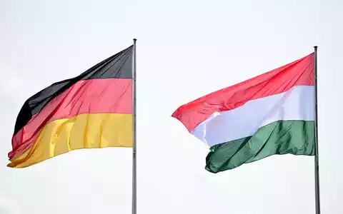 Deutsche Autobauer und Zulieferer sind auch in Ungarn vertreten - mit zunehmender Tendenz. (Symbolbild) - Foto: Sebastian Gollnow/dpa