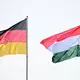 Deutsche Autobauer und Zulieferer sind auch in Ungarn vertreten - mit zunehmender Tendenz. (Symbolbild) - Bild: Sebastian Gollnow/dpa