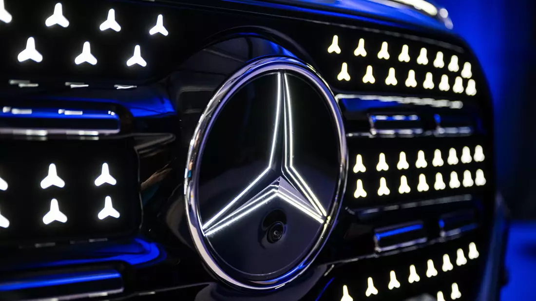 Aktuell werden knapp sieben von zehn Pkw deutscher Hersteller im Ausland produziert - auch der GLB von Mercedes. (Archivbild) - Bild: Marton Monus/dpa