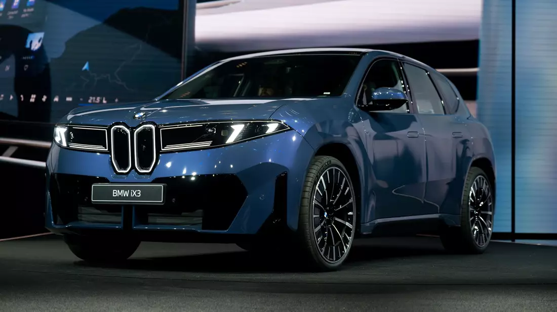 Der BMW iX3 wird ebenfalls in Ungarn produziert. (Archivbild) - Bild: Sven Hoppe/dpa