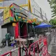 Das Lokal brannte bei dem Unglück völlig aus. - Bild: Sakchai Lalit/AP/dpa