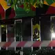 Zahlreiche Fenster sind bei dem Brand geborsten. - Bild: Sakchai Lalit/AP/dpa