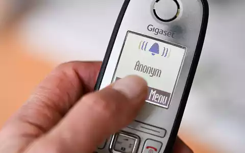 Manchmal klingelt das Telefon und jemand von einer Werbehotline ist dran - das geht vielen Menschen auf die Nerven. (Symbolbild) - Foto: Bernd Weißbrod/dpa